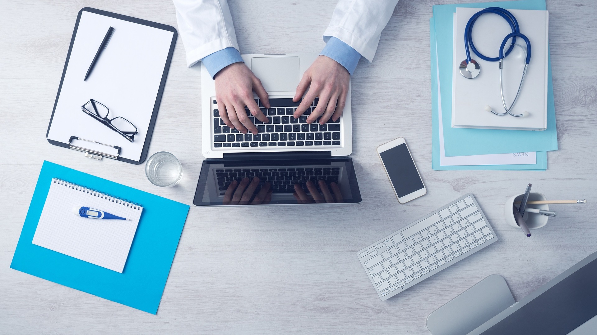 Artificial intelligence technologies for smart healthcare